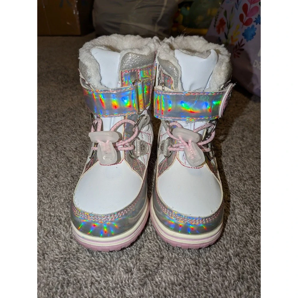 Totes Toddler Girls‎ White Holographic Iridescent Faux Fur Snow Boots Size 8T